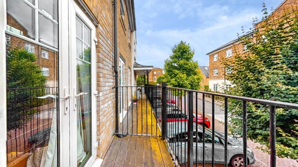 Bromley Common- Double Bedroom With En-Suite With Private Lounge In Shared Town House Buitenkant foto