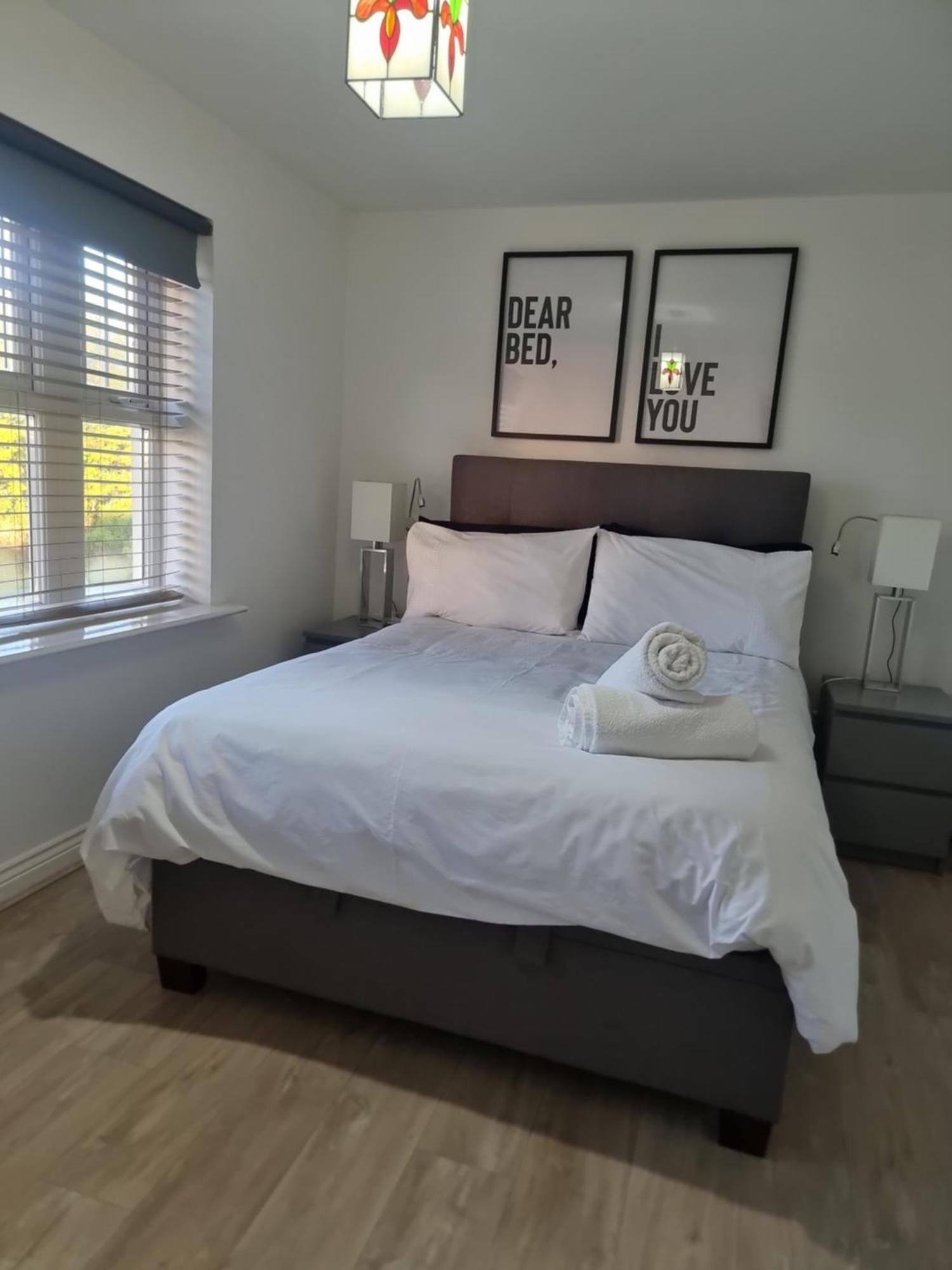 Bromley Common- Double Bedroom With En-Suite With Private Lounge In Shared Town House Buitenkant foto