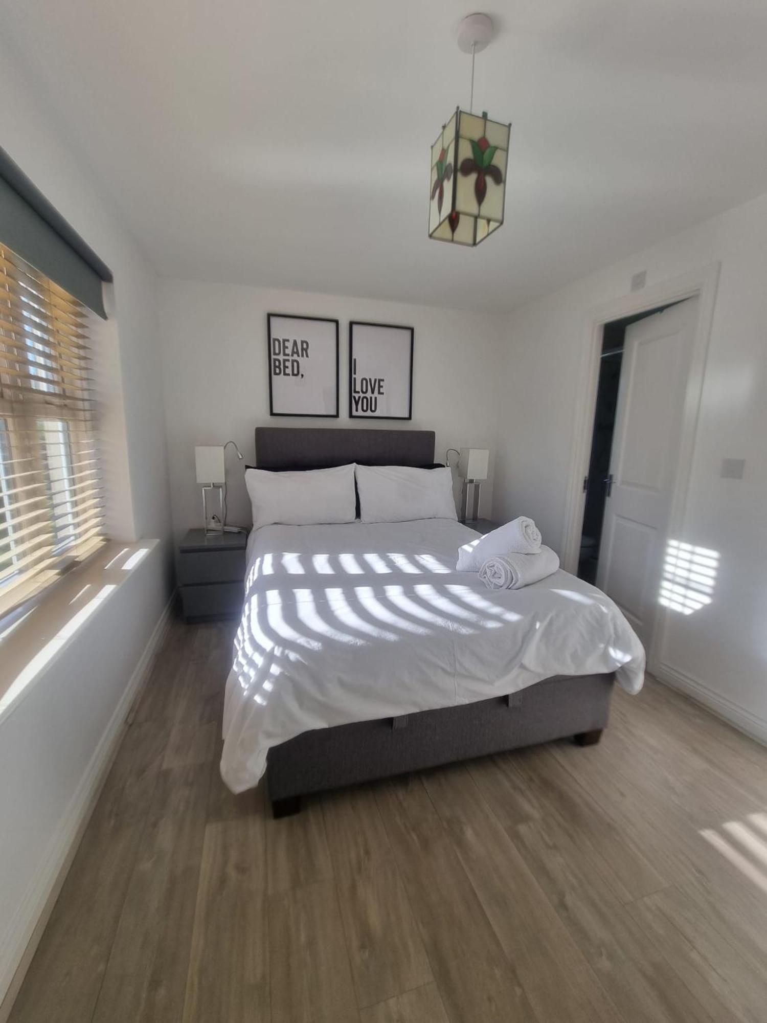 Bromley Common- Double Bedroom With En-Suite With Private Lounge In Shared Town House Buitenkant foto