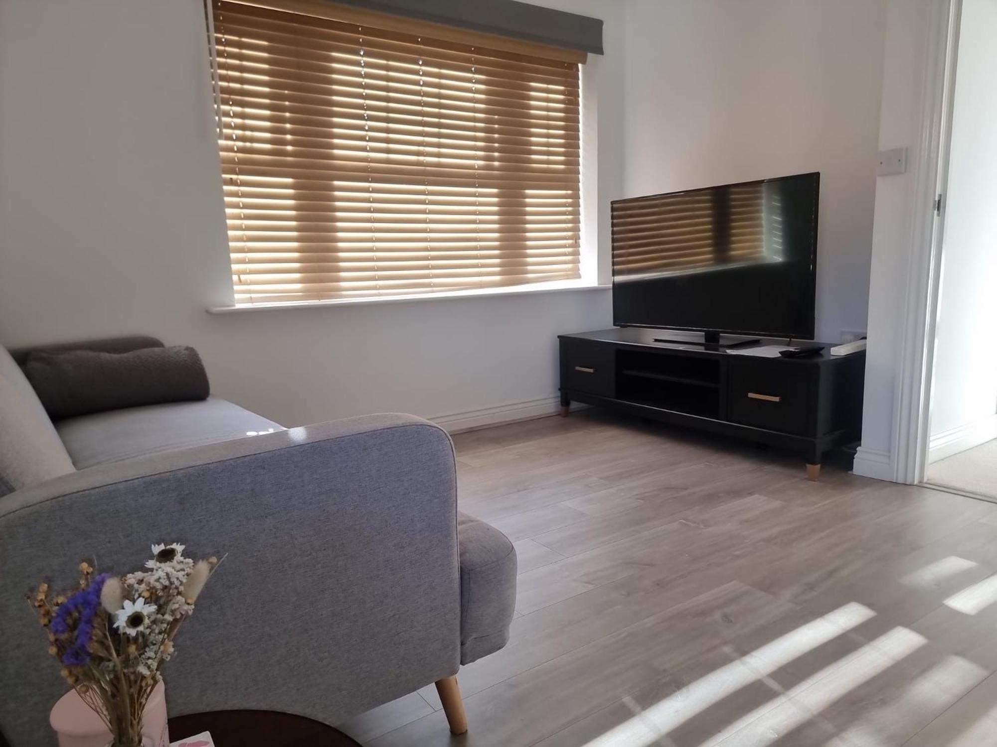 Bromley Common- Double Bedroom With En-Suite With Private Lounge In Shared Town House Buitenkant foto