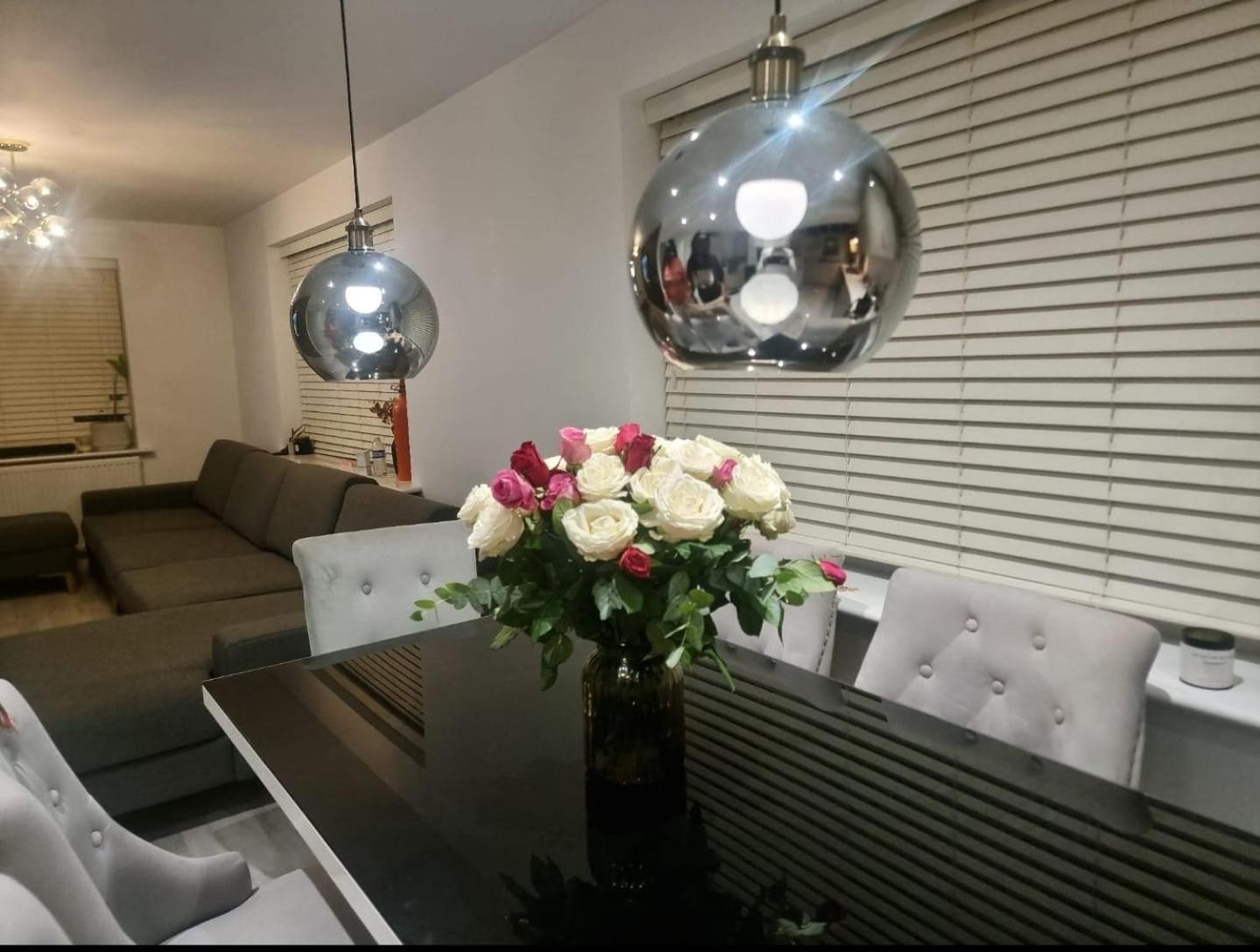 Bromley Common- Double Bedroom With En-Suite With Private Lounge In Shared Town House Buitenkant foto