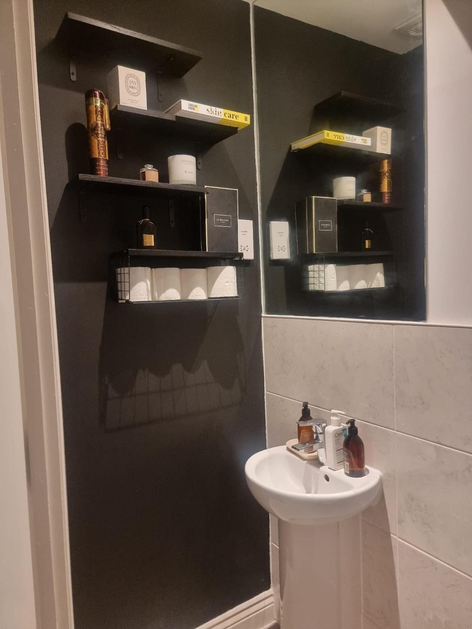 Bromley Common- Double Bedroom With En-Suite With Private Lounge In Shared Town House Buitenkant foto